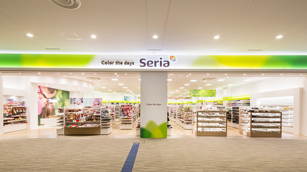 Porównanie dwóch e-papierosów Hifancy z serii 25K i 45K, symbolizujące rozwój produktu.