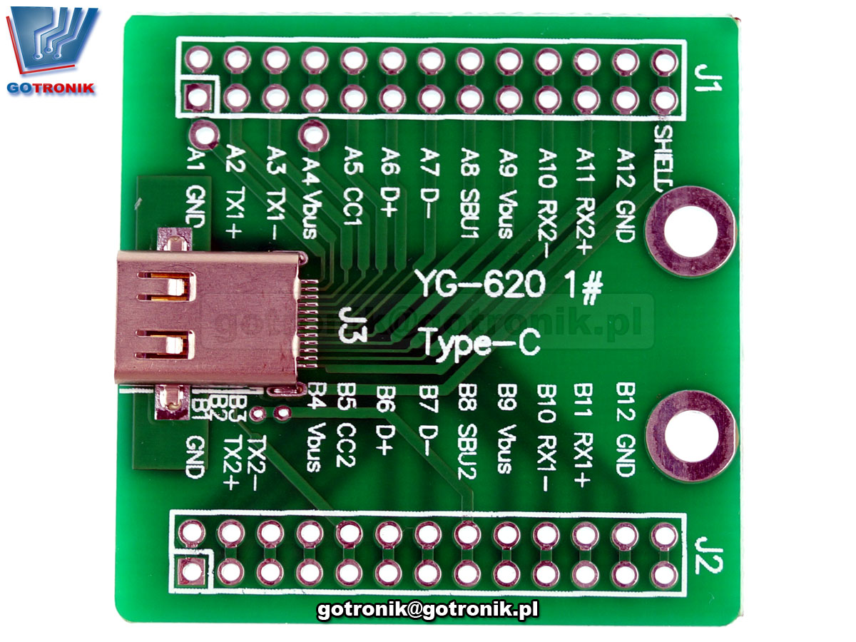 Zbliżenie na małą płytkę drukowaną (PCB) e-papierosa Fizzy Twins z widocznym portem USB-C i ekranem LED.