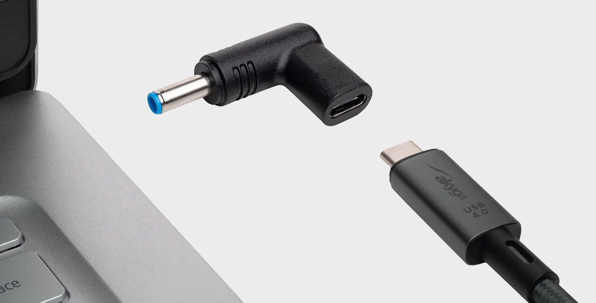 E-papieros Hifancy podłączony kablem USB do portu USB w laptopie, symbolizujący prawidłową metodę ładowania.