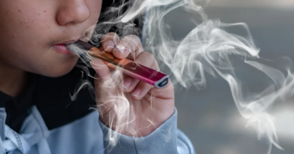 jednorazowe e-papierosy uzależnienie,jak działają jednorazówki,sole nikotynowe pułapka,skutki jednorazówek,świadome wapowanie