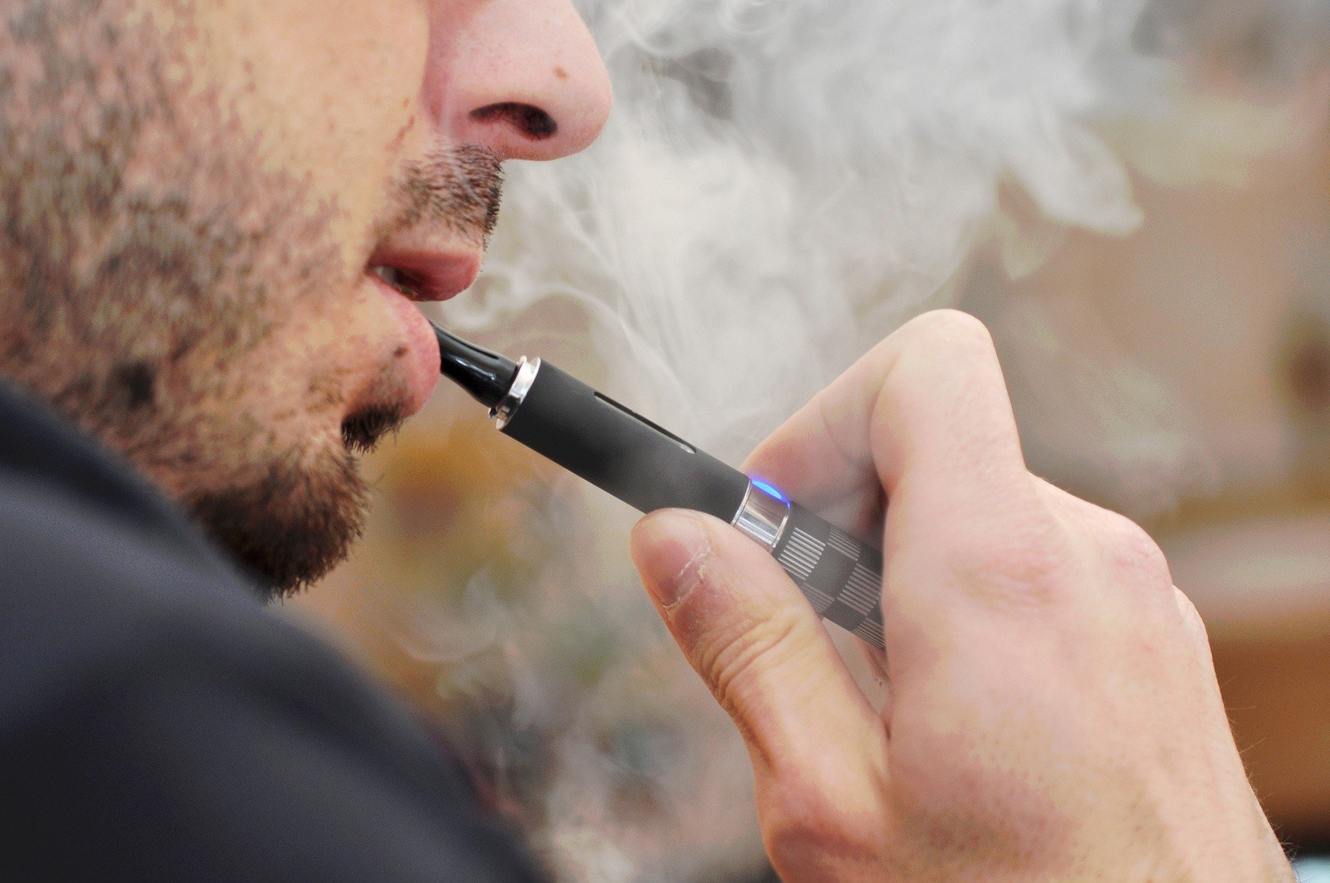 miesięczny koszt wapowania, 1000 złotych e-papierosy, codzienne wydatki vape, obliczenia finansowe - E-papierosy trafią na półkę z kubańskimi cygarami? Tyle będzie ...