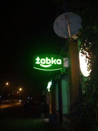 Żabka neon noc - Galeria zdjęć - Żabka