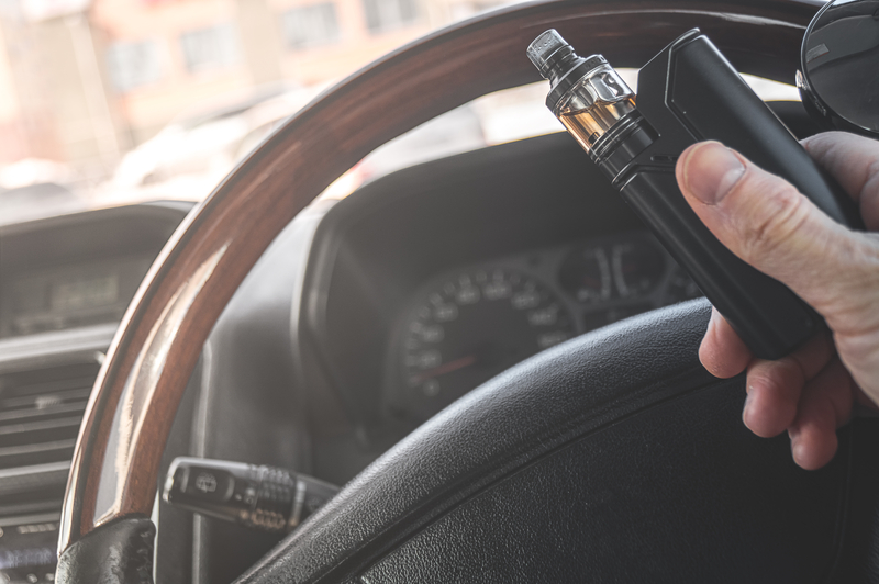 wapowanie w samochodzie 2025, e-papieros za kierownicą, zagrożenia vape auto, prawko a vape - E-Cigarette Use in Cars Can Lead to Distracted Driving Fines - The ...