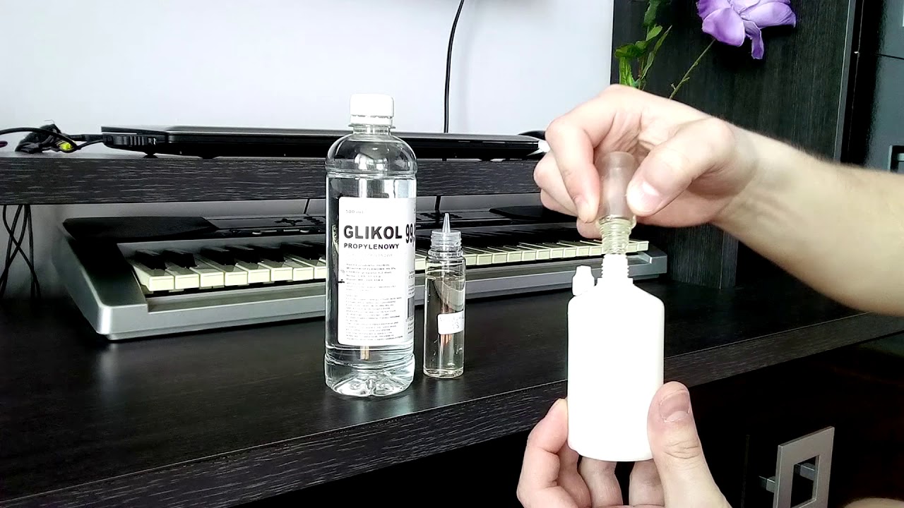 podróbka e-papierosa garaż bez atestów, niebezpieczny liquid napełnianie w garażu, fałszywy e-papieros produkcja domowa - Bardzo tani liquid do e-papierosa, jak zrobić w domu.