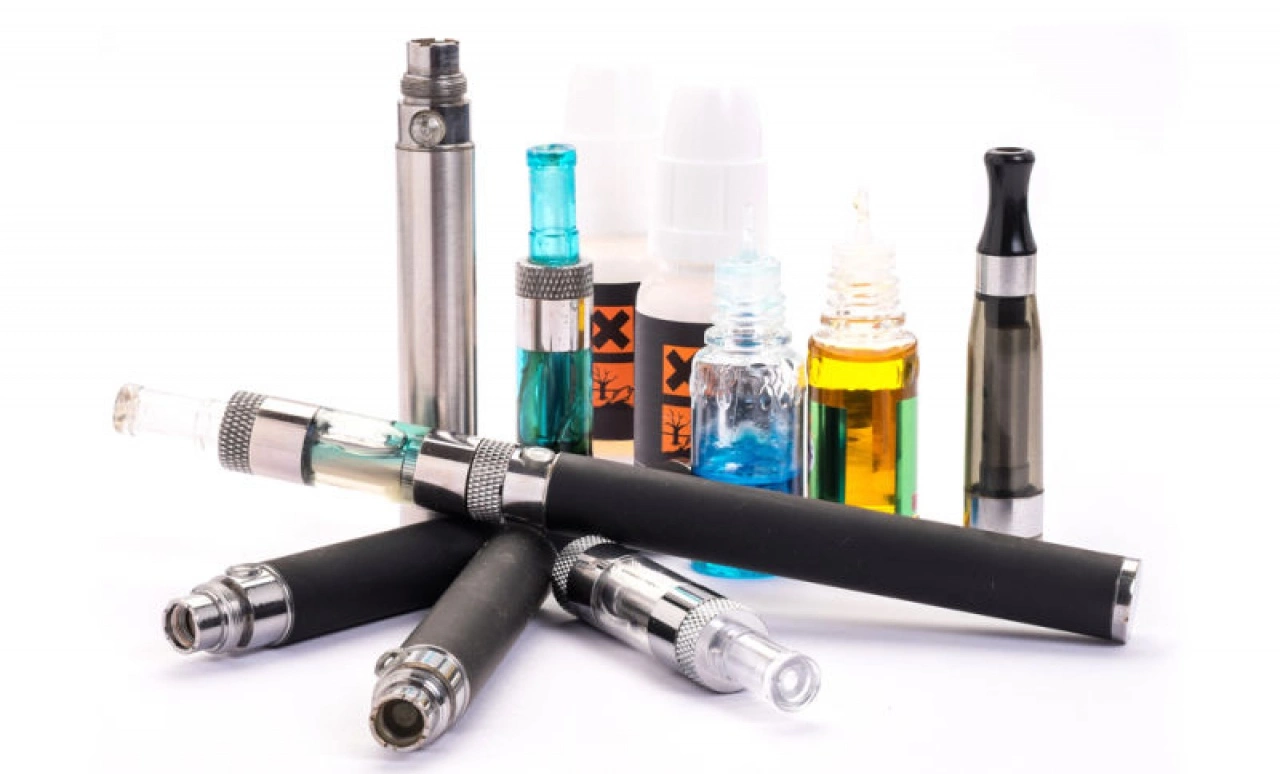 wolna zasada nikotyna, freebase, stary e-papieros, tradycyjny vape, klasyczny papieros - Nikotyna w e-papierosach – Wszystko, co powinieneś wiedzieć ...