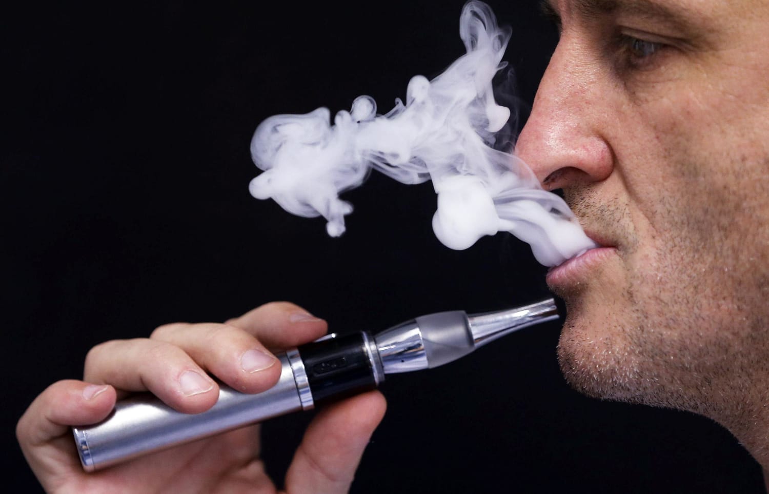 strzepywanie e-papierosa, usuwanie liquidu z ustnika, vape flicking technique, czyszczenie e-papierosa - Dlaczego warto dbać o e-papierosy? ☁️ CloudClub.pl - Twój ...