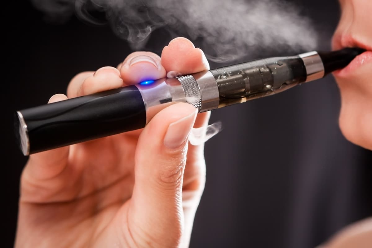 czarny rynek e-papierosów, niebezpieczny vape, podróbki e-papierosów, nielegalna sprzedaż vape, mystery oil - Nielegalne e-papierosy z Aliexpress i podejrzane mikstury z wiadra ...