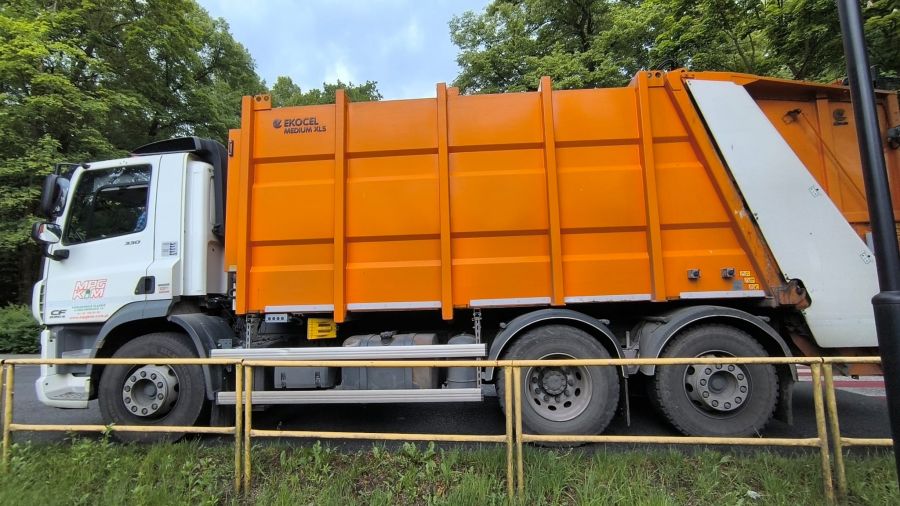 śmieciarka prasa hydrauliczna, e-papieros wybuch w śmieciarce, pożar baterii litowo-jonowej odpady - Wybuch w śmieciarce. „Tego nie wolno wyrzucać!”