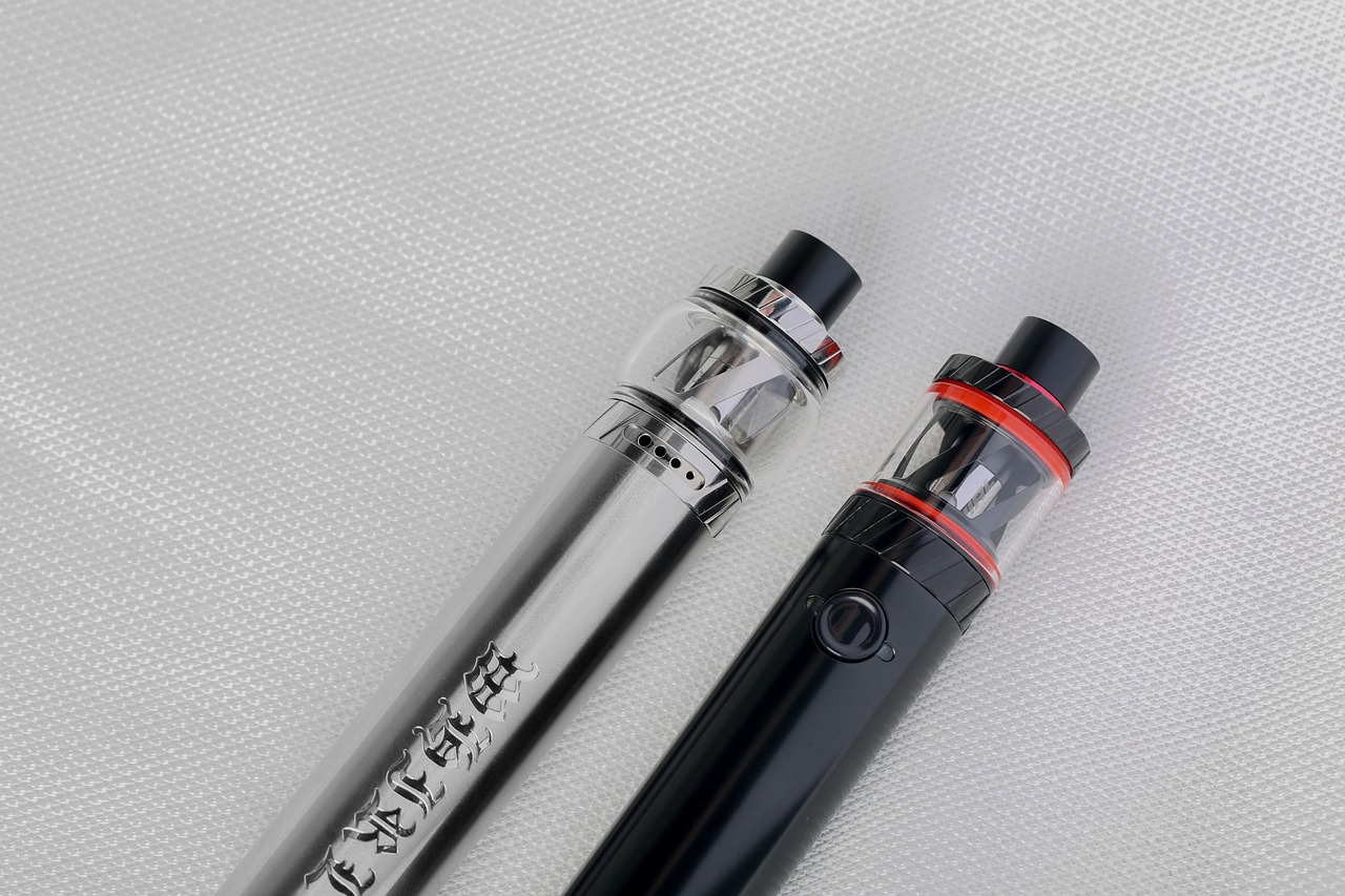 opętany e-papieros, auto-firing vape z dymem, duchowy e-papieros - Czy dym z e-papierosów wydziela zapach? | VEEV