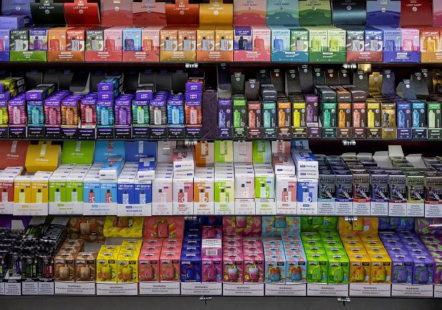 E-papierosy jednorazowe Rossmann Biedronka recykling pytanie, utylizacja vape sklepy - Rząd idzie na wojnę totalną z e-papierosami. Ministerstwo Zdrowia ...