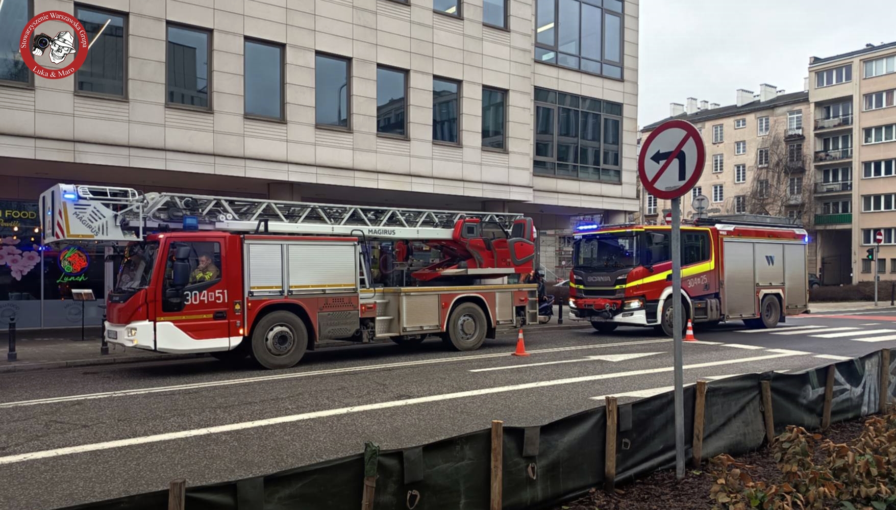 ewakuacja biura straż pożarna, pracownik zawstydzony biuro, spacer wstydu po alarmie - Alarm na Powiślu. Ewakuacja biur i mieszkańców przy ul ...